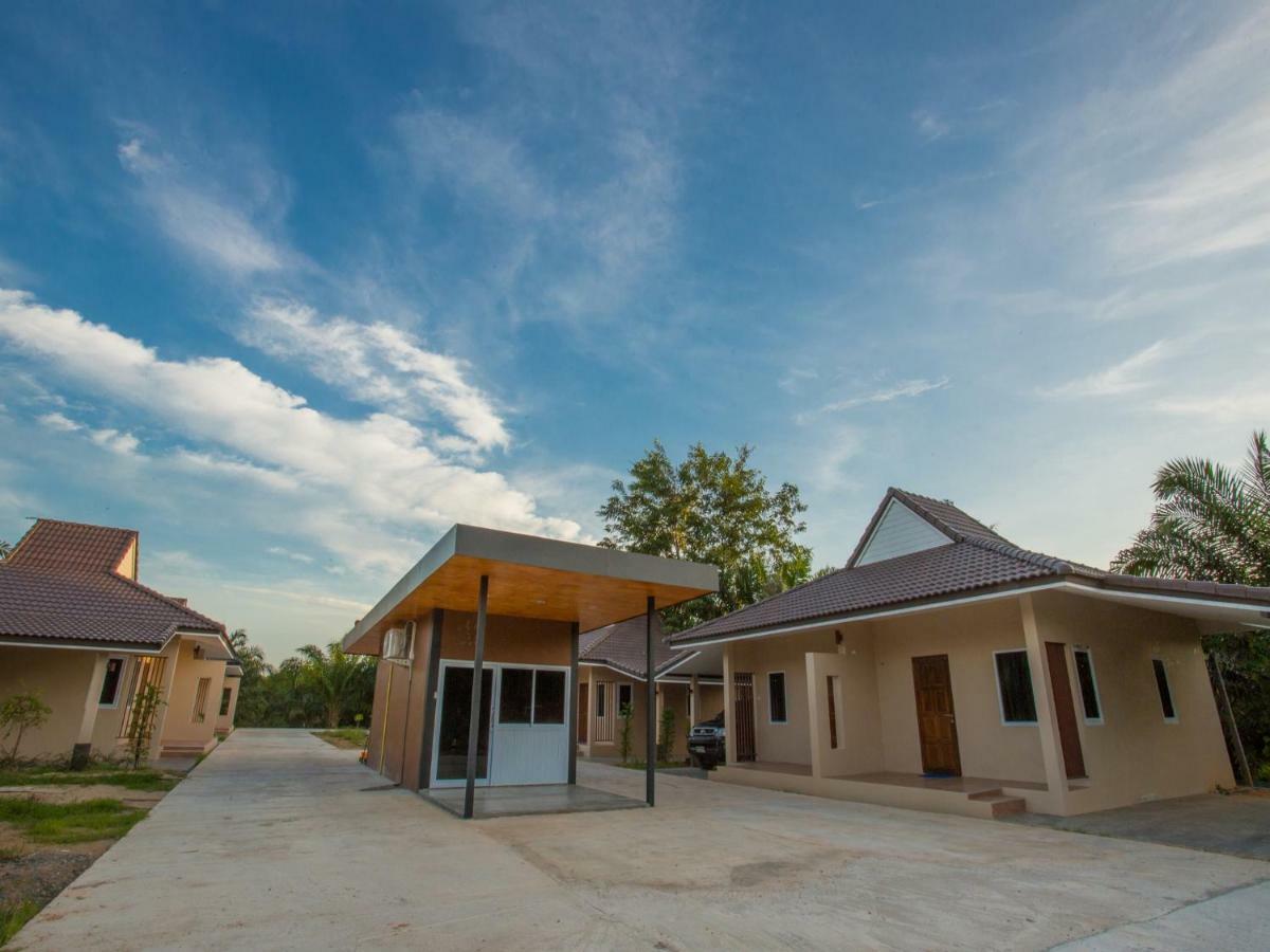 88 Fine Hotel @ Suratthani Airport Surat Thani Exterior foto